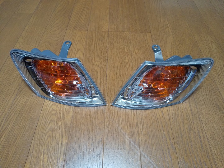 AE86後期レビン・純正・コーナーレンズ・新品左右セット・ネジ