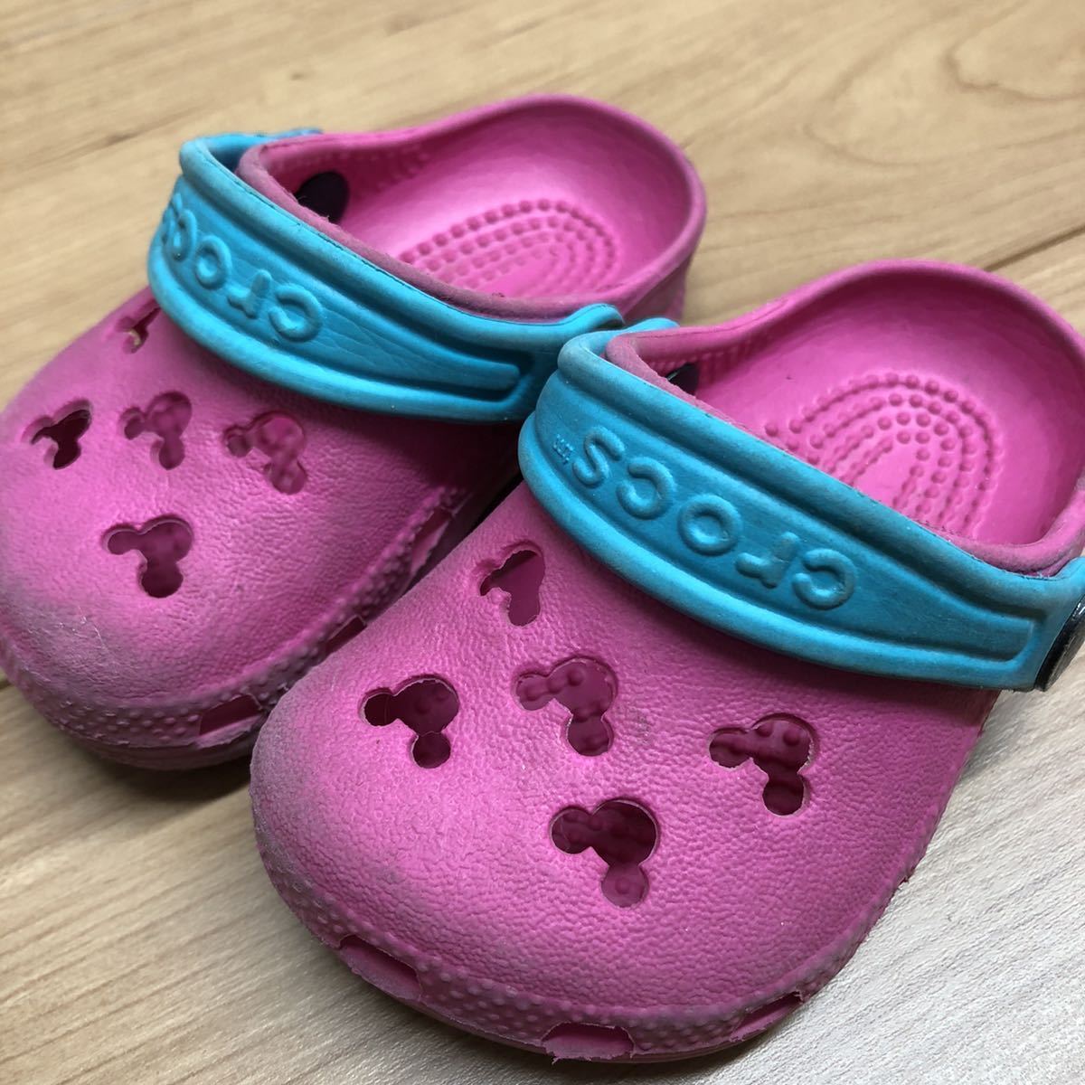 クロックス Crocs 可愛いミッキーの穴 Size2 3 の落札情報詳細 ヤフオク落札価格情報 オークフリー スマートフォン版