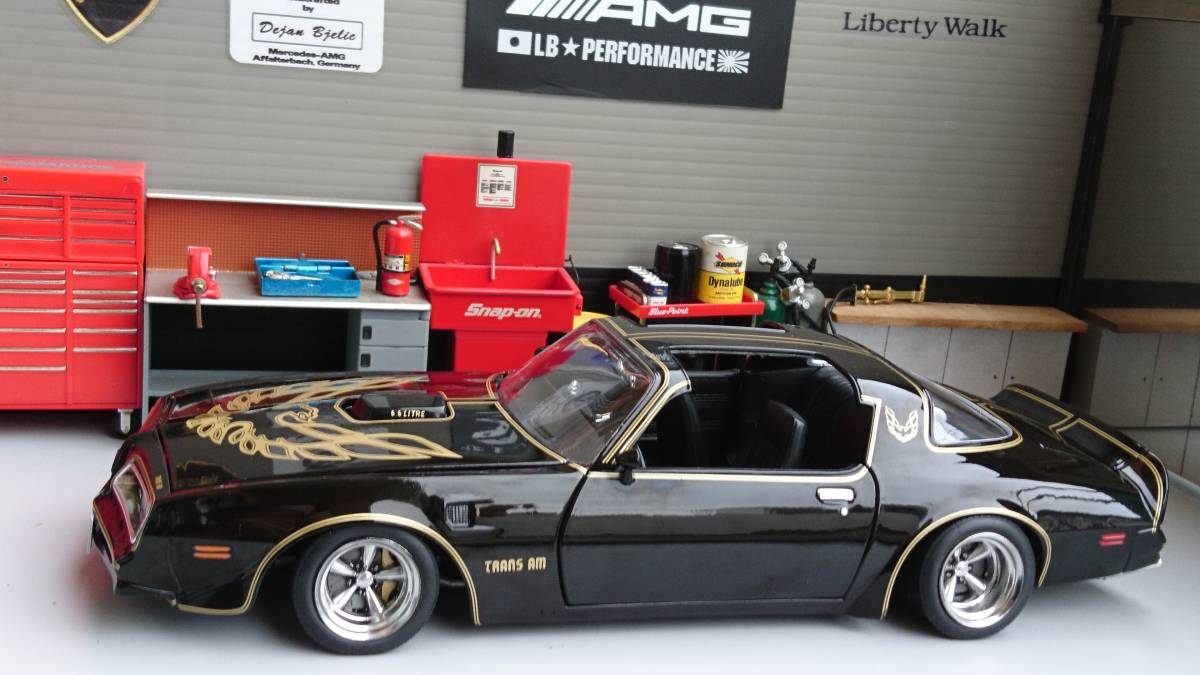 1/18 トランザム カスタム グリーンライト Artisan 1977 ポンティアック ファイヤーバード