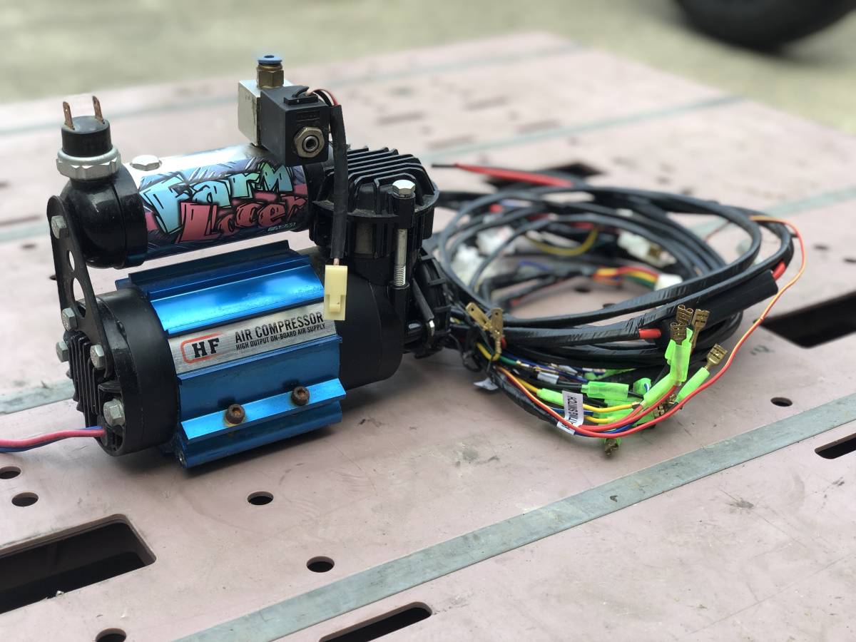 ジムニー JA11 JA71 JA12 JA22 ファームロッカー コンプレッサー 動作