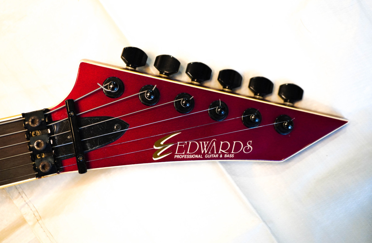 中古】 EDWARDS エドワーズ (by ESP) フライングV 、メタリックレッド