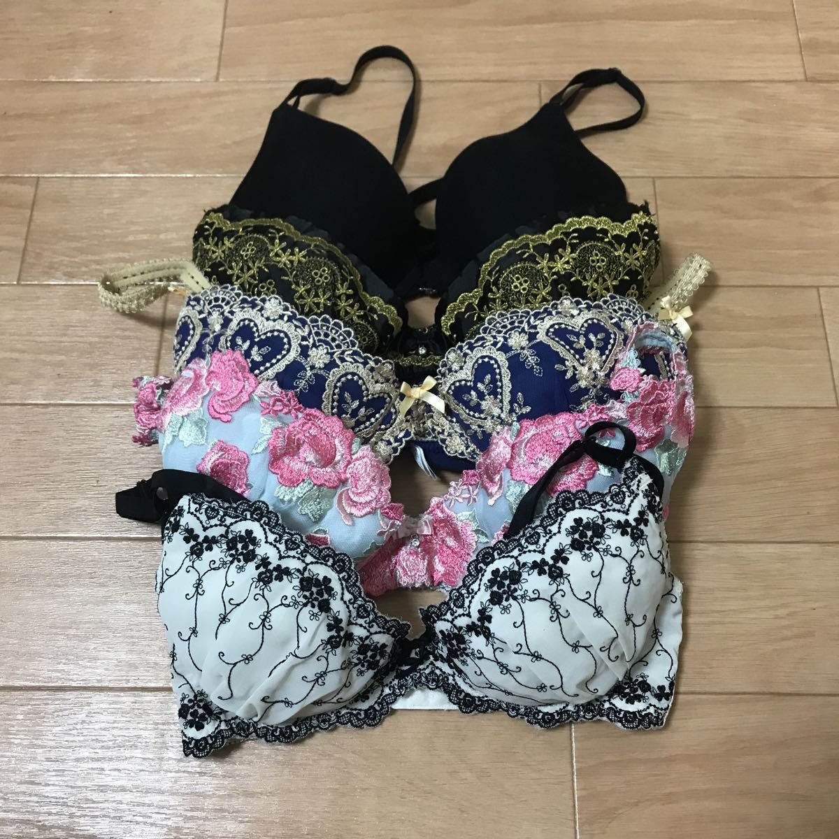 ロリアンミル Rolian Mille ブラジャー5枚 E70 Used 美品 ワコール トリンプ タンス整理品 クローゼット整理 の落札情報詳細 ヤフオク落札価格情報 オークフリー スマートフォン版