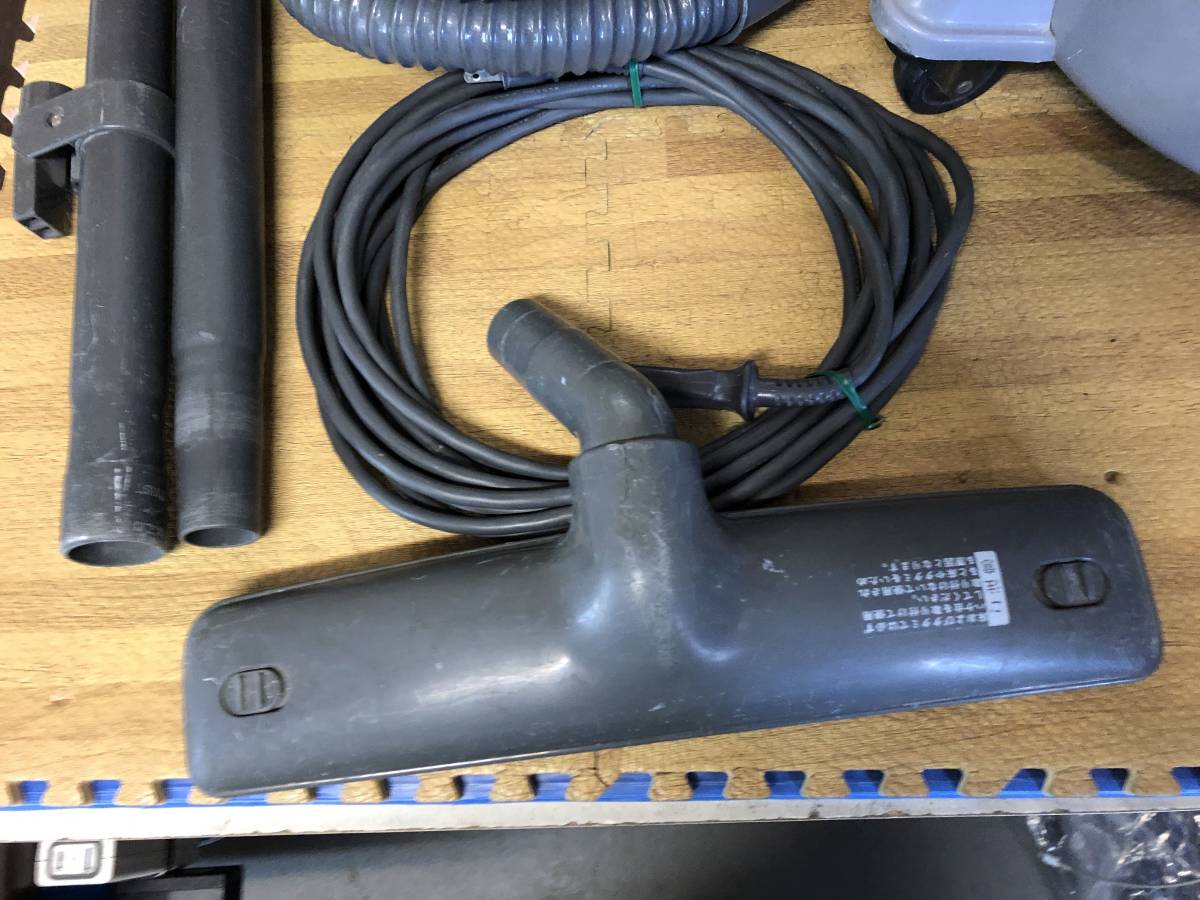 20D5-44：三菱/MITSUBISHI バキュームクリーナー 業務用掃除機 MC-A100