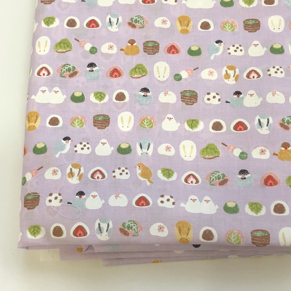 新品 和風柄の生地 和菓子と小鳥 薄紫 130cm の落札情報詳細 ヤフオク落札価格情報 オークフリー スマートフォン版