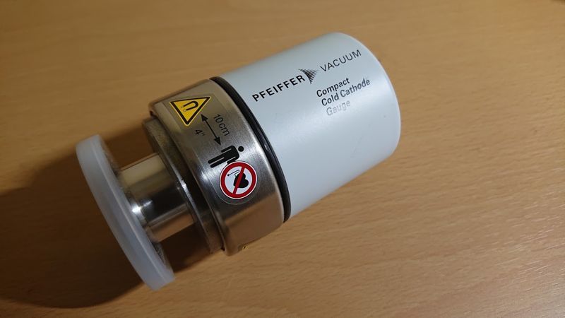 Pfeiffer Vacuum アクティフ型真空ケーシ PKR 251 【公式通販】