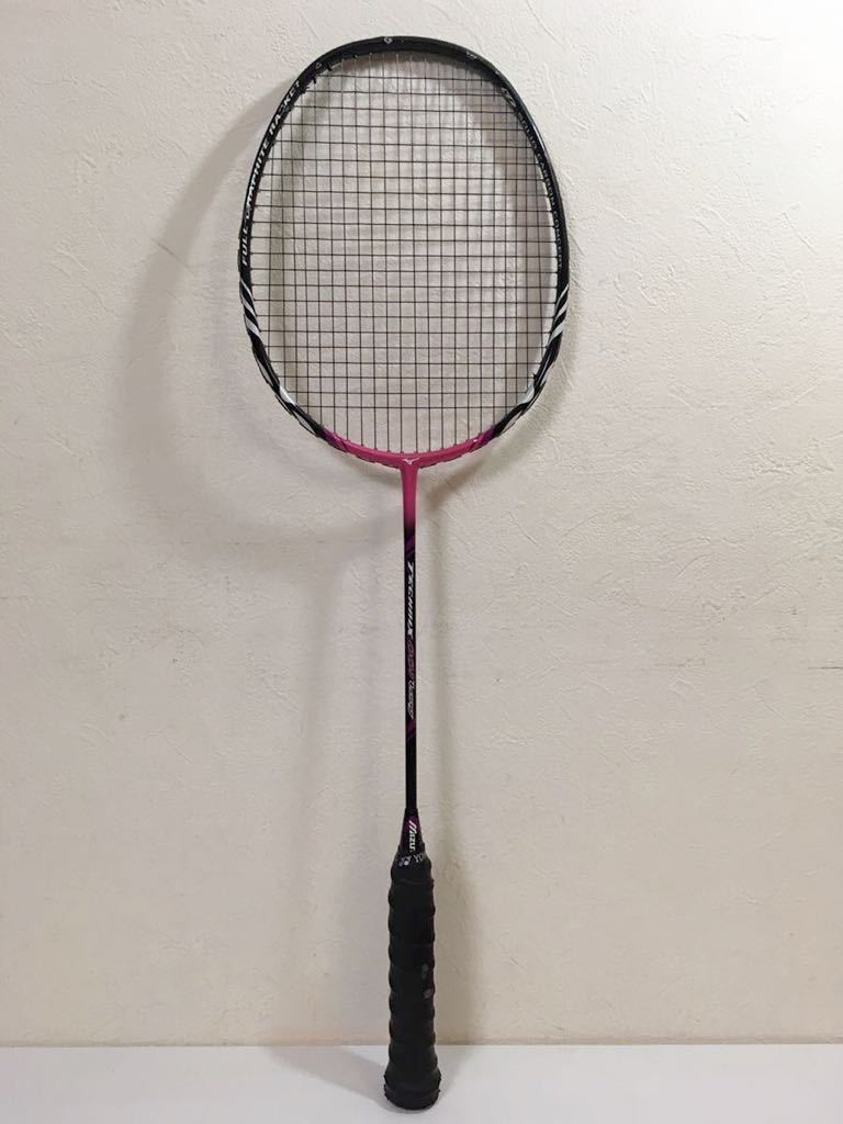 バドミントンラケット 黒とピンク YONEX バドミントンラケット 黒とピンク - メルカリ