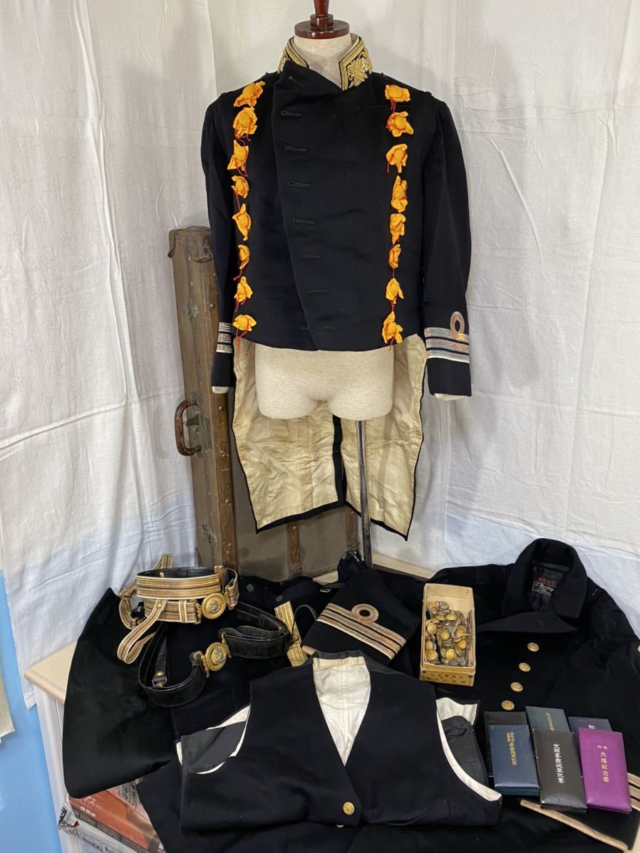 あ00111 旧日本海軍 軍服 大佐 大礼服 胴衣 外套 ズボン三本 ボタン