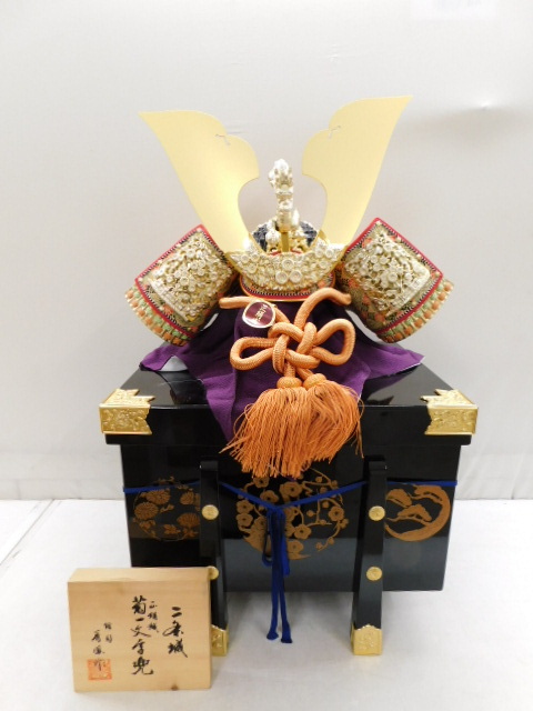 二条城 正絹威 菊一文字兜 菊一文字 赤糸威大鎧(櫛引八幡宮蔵)