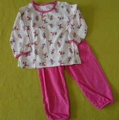 ユニクロベビー お腹が出にくいミニーちゃんのパジャマ サイズ90センチ の落札情報詳細 ヤフオク落札価格情報 オークフリー スマートフォン版