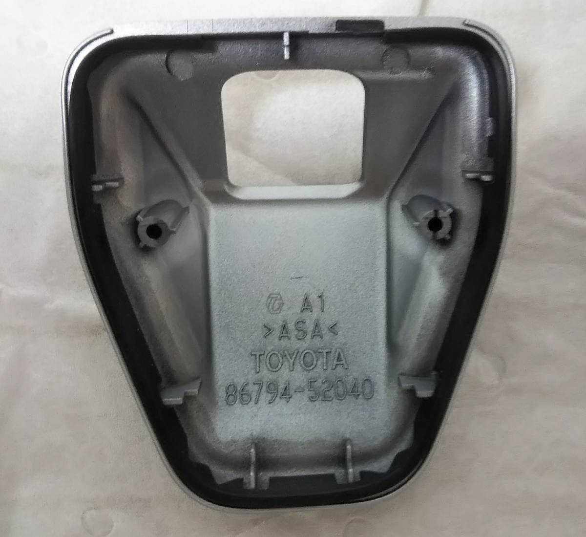 新品】TOYOTA 86794-52040-B0 バックカメラ カバー プロボックス