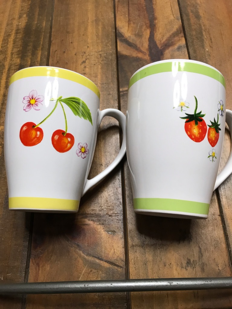 送料無料 レトロチックなイラスト いちご柄 さくらんぼ柄 マグカップ 2客セット ストロベリー チェリー の落札情報詳細 ヤフオク落札価格情報 オークフリー スマートフォン版