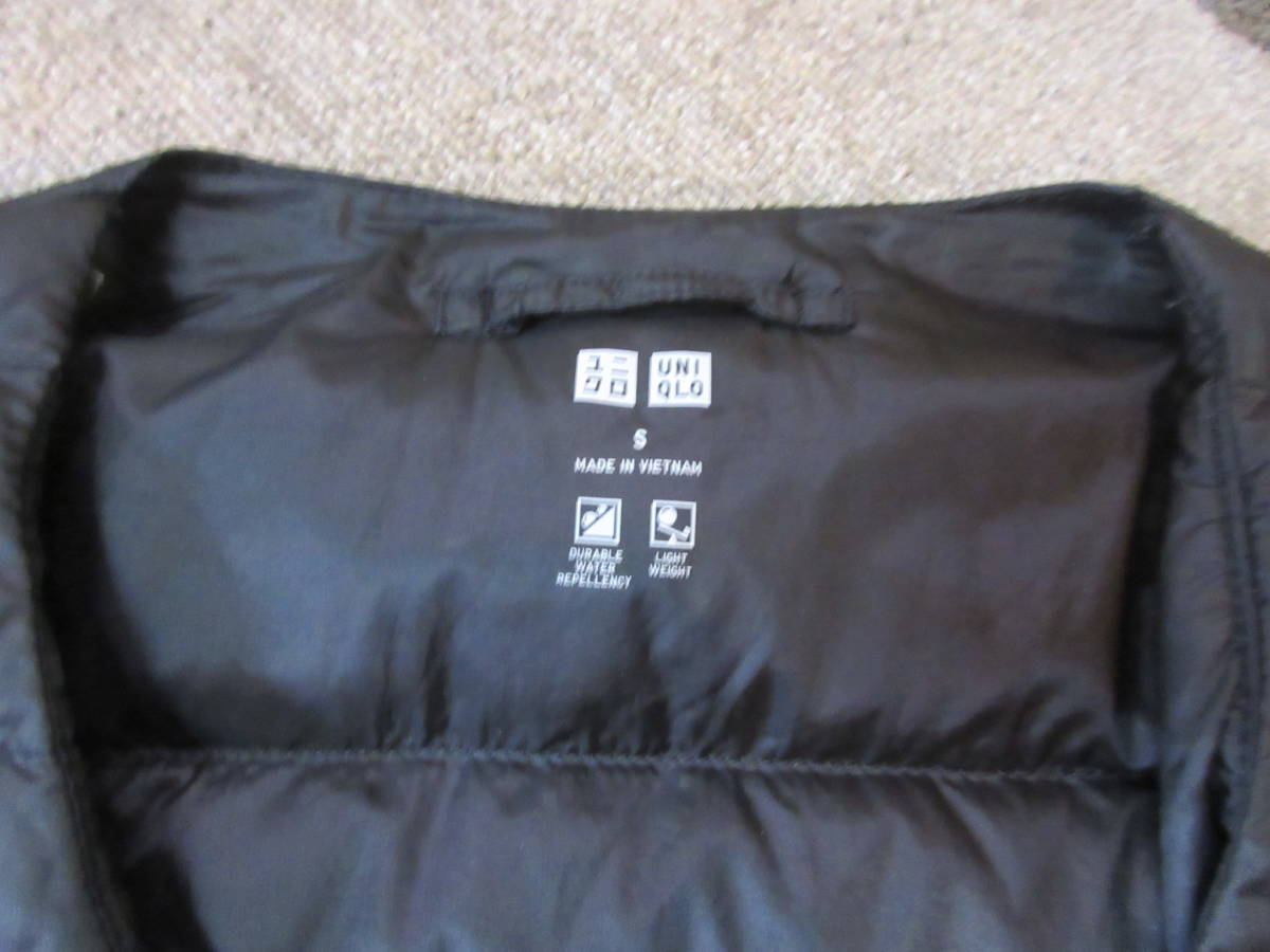 Uniqlo ノーカラー ダウンジャケット メンズs 黒 ユニクロ ジャンパー ブラック コンパクト インナー ウルトラライト カーディガン の落札情報詳細 ヤフオク落札価格情報 オークフリー スマートフォン版