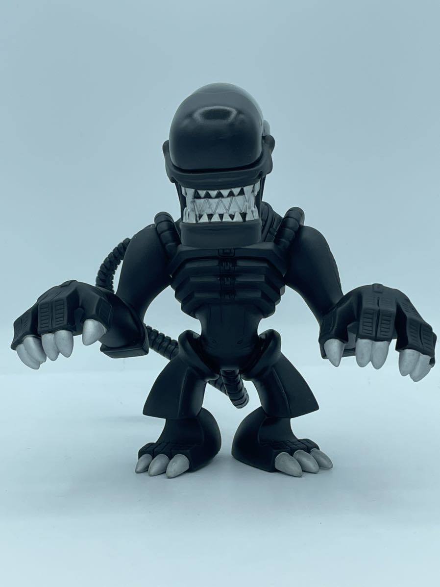 AVP x TOUMA デフォルメフィギュア　エイリアン AVP TOUMA デフォルメフィギュア 2体セット - メルカリ