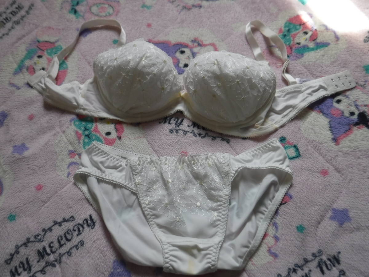 女子高生 パンティクロッチ汚れ