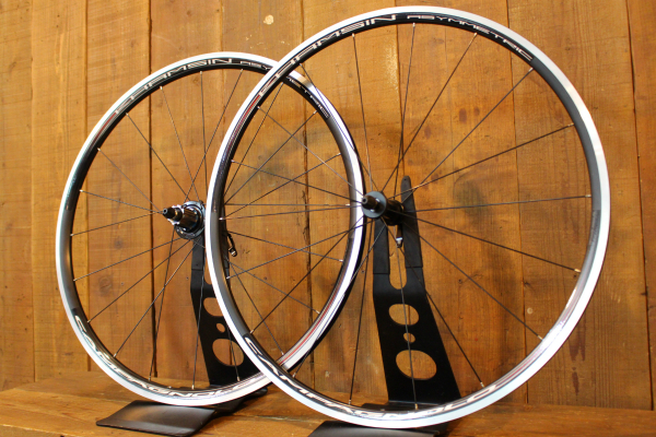 カンパニョーロ　カムシンホイール　シルバー　シマノ&カンパフリー カンパニョーロ（Campagnolo）のホイールにSHIMANOフリーの