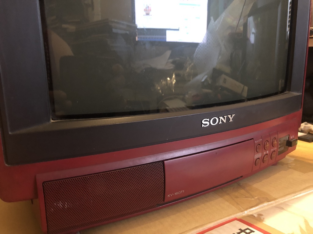 SONY TRINITRON / ヒトリニトロン KV-16GT1 / 赤 / 1987年製の