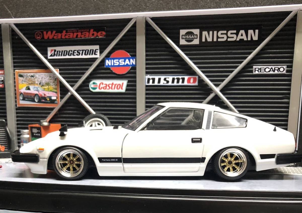 国産名車 1/24 ダットサン フェアレディ カスタム ガレージジオラマミニカー 国産名車 1/24 ダットサン フェアレディ カスタム ガレージ