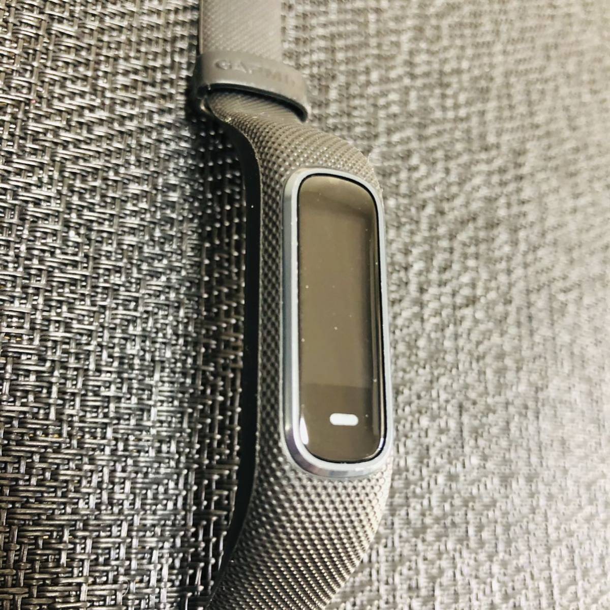 【Garmin】ガーミン vivosmart4 レギュラー（本体とケーブルのみ） ガーミン vivosmart 4 レギュラー 010-01995-64 [Blue Silver]投稿画像