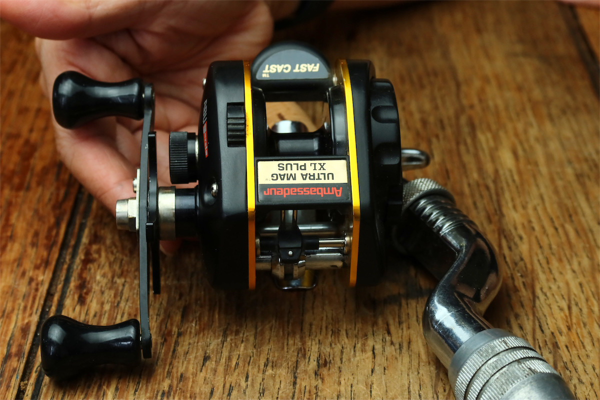 Moulinet Abu Garcia Ambassadeur Mag Plus XT - Récupération Main Gauche