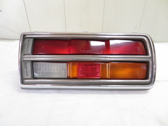 日産　ヴァイオレット　左右テールランプ 日産 ヴァイオレット 左右テールランプ
