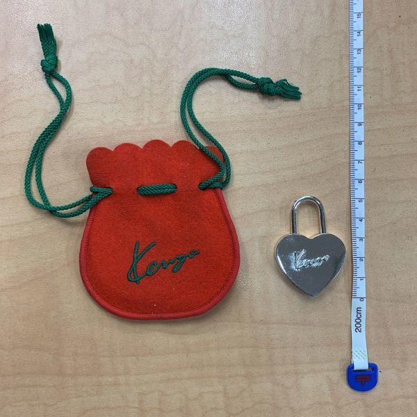 【傷や汚れあり】即決 KENZO ケンゾー ハート型 キーホルダー キーケース アクセサリー チャーム 収納ポーチ付きの落札情報詳細