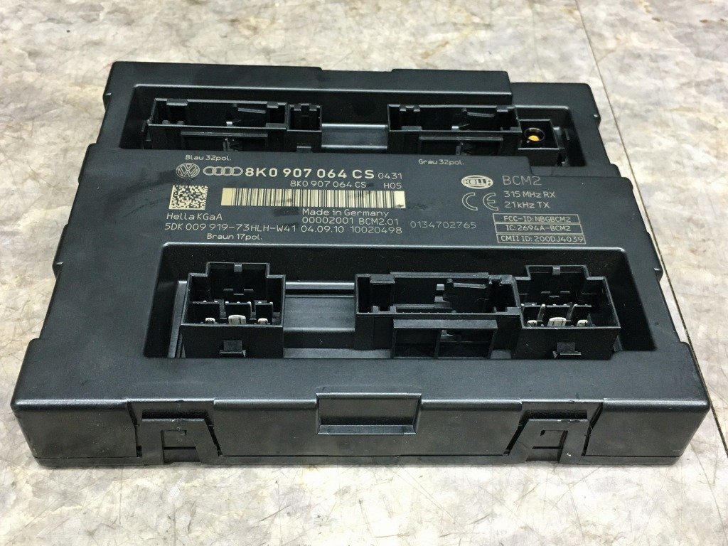 【やや傷や汚れあり】73 アウディ A5 スポーツパック ボディコントロールモジュール ボディコン 8K0907064 2.0TFSIクワトロ