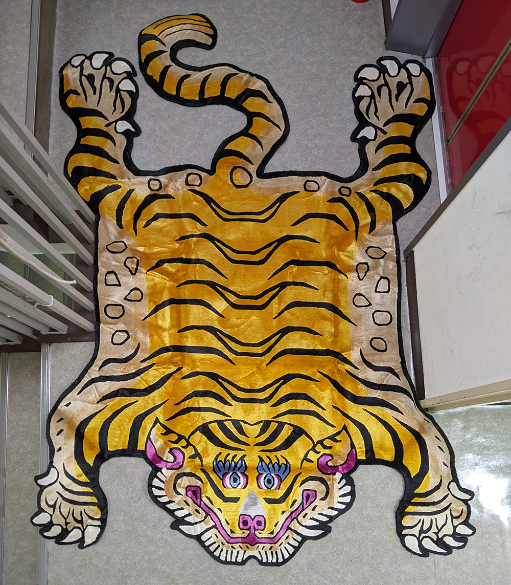 【未使用】本物 シルク 特大XXXLサイズ 224cm チベタンタイガー ラグ チベット絨毯 チベットラグ ラグマット トラ チベタンラグ