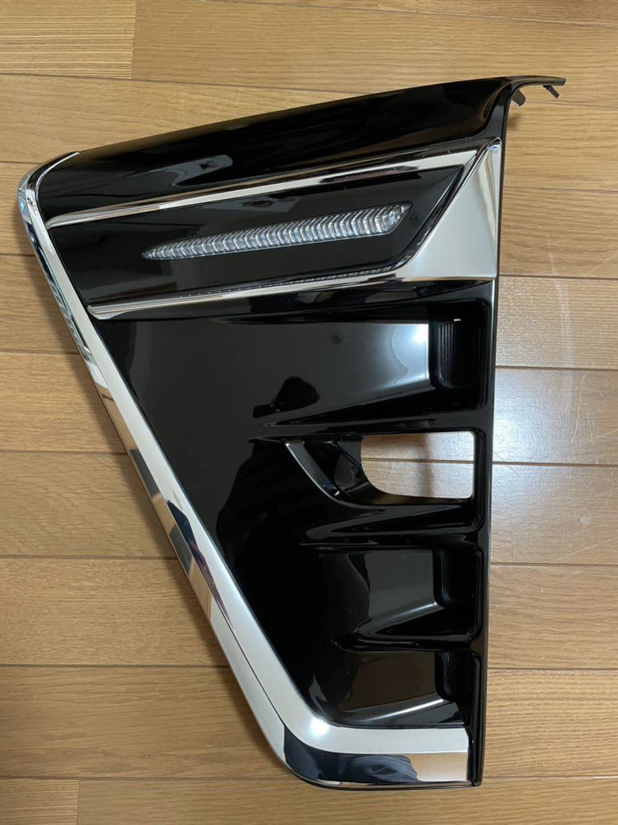 ヴォクシー80 シグネチャーイルミブレード フォグカバーセット右側