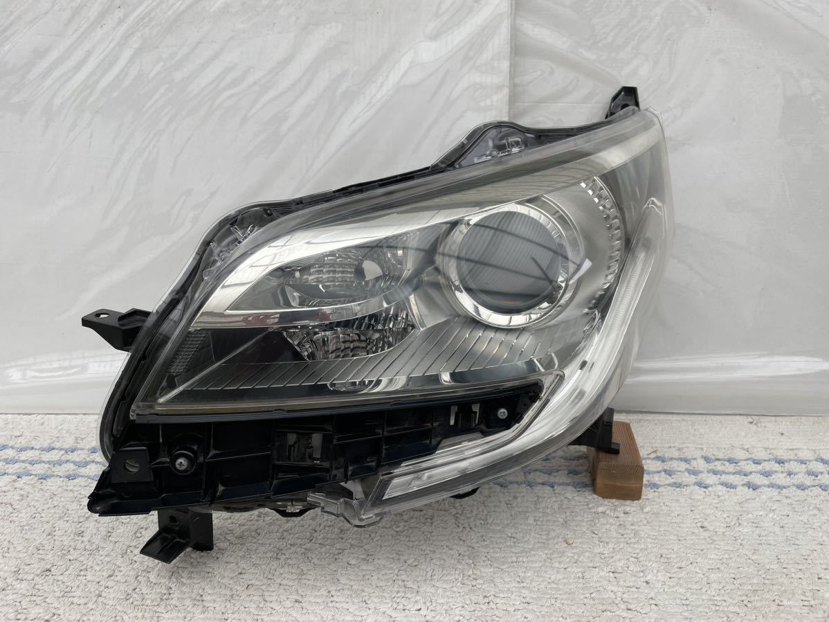 デイズルークス 右 ヘッドライト HID B21A