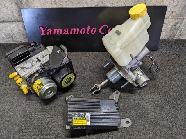 トヨタ 200 クラウンHV ブレーキアクチュエータ