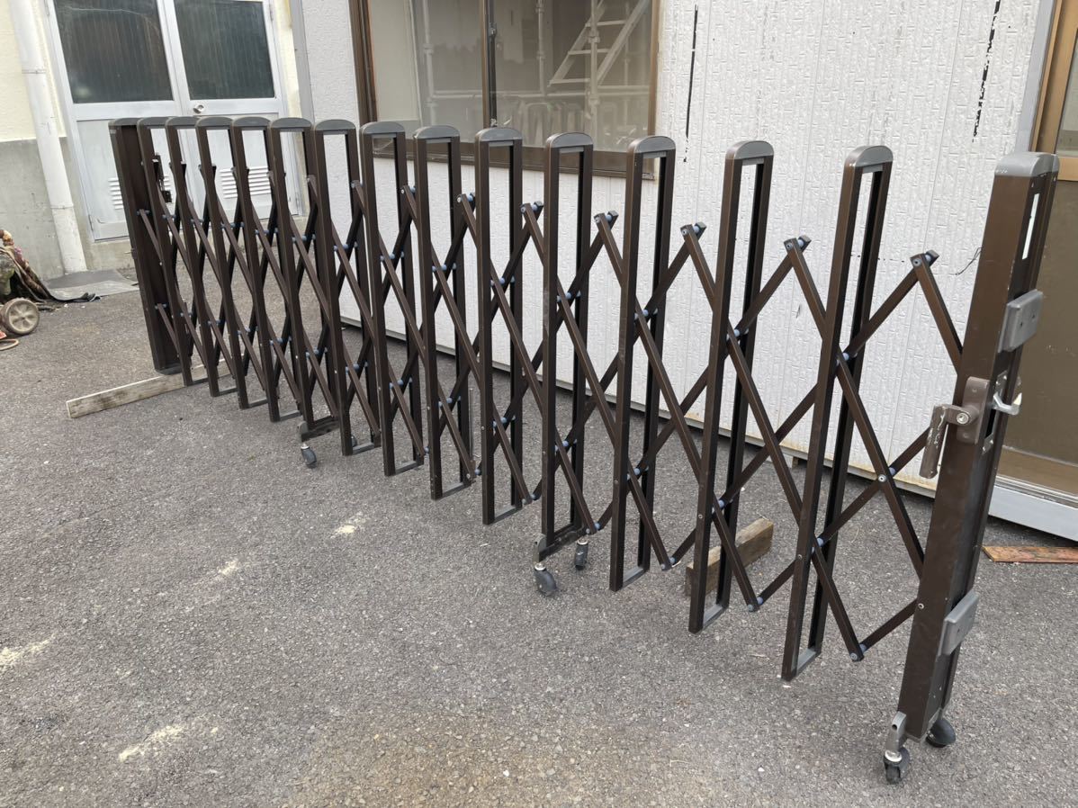 ゲート、門、アコーディオン門扉、伸縮門扉(中古)片開き長さ約5.5 m