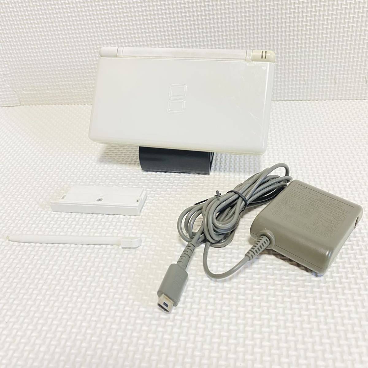 【傷や汚れあり】1円☆ ニンテンドーDS Lite クリスタル ホワイト任天堂 Nintendo DS Lite 充電器 アダプタ 本体