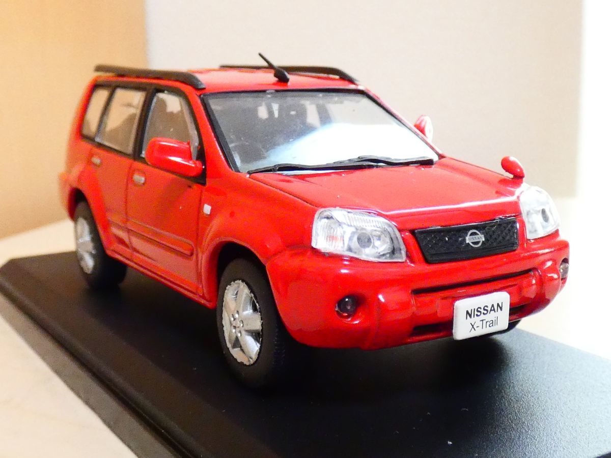〇1/43 J-Collection NISSAN X-TRAIL 赤（1:43 J-Collection