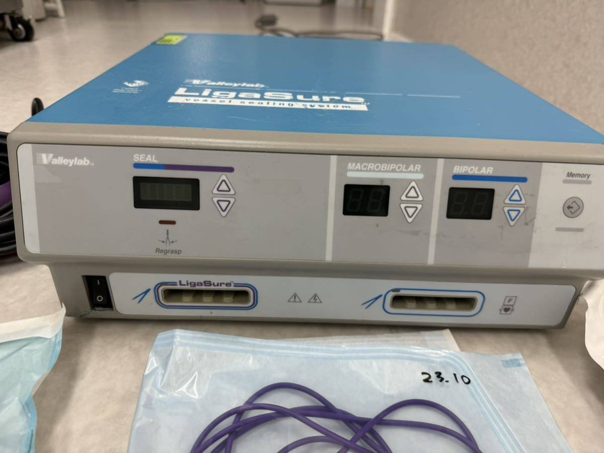 傷や汚れあり】Ligasure（リガシュア）本体、ハンドピース、変換プラグ 