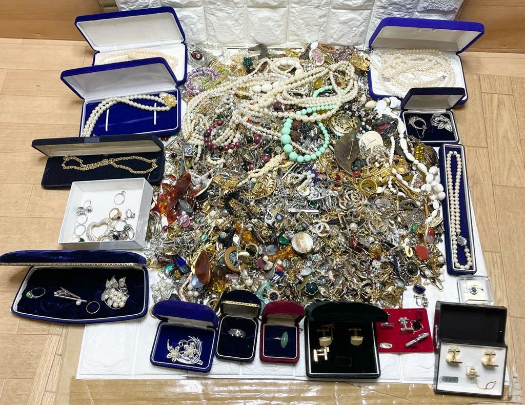 未仕分け 遺品整理 アクセサリー 3.9kg越え シルバーアクセ アクセサリー 