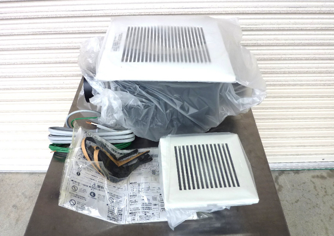 未使用に近い】TOTO：天井埋込形換気扇 3室換気用 埋込寸法□240