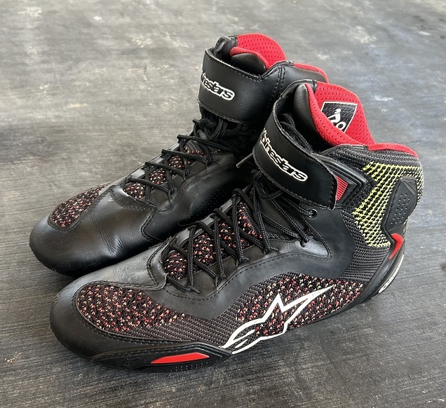 Dainese ハイカット バイクシューズ 黒/赤
