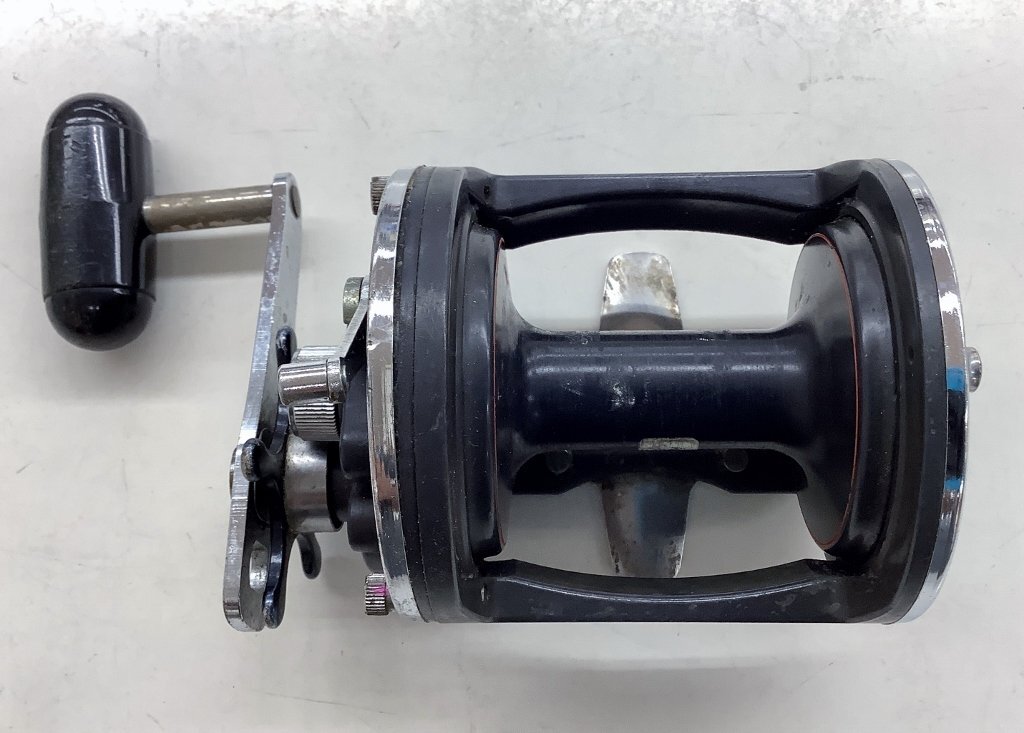 リール　　ダイワトーナメントアニバーサリー50 替えスプール2個付き(未使用品) リール ダイワトーナメントアニバーサリー50 替えスプール2個