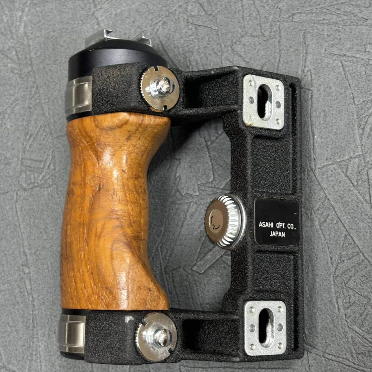 人気セール，大人気 ペンタックス67 II ボディ（木製グリップ付き）