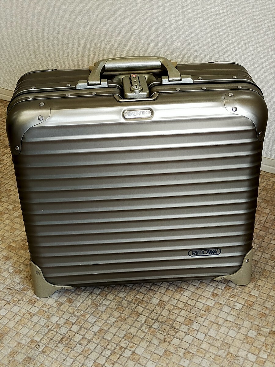 リモワ 950.44『The 1st パイロットケース』アルミ XL 38L RIMOWA - リモワ TOPAS『パイロットケース』アルミニウム（XL