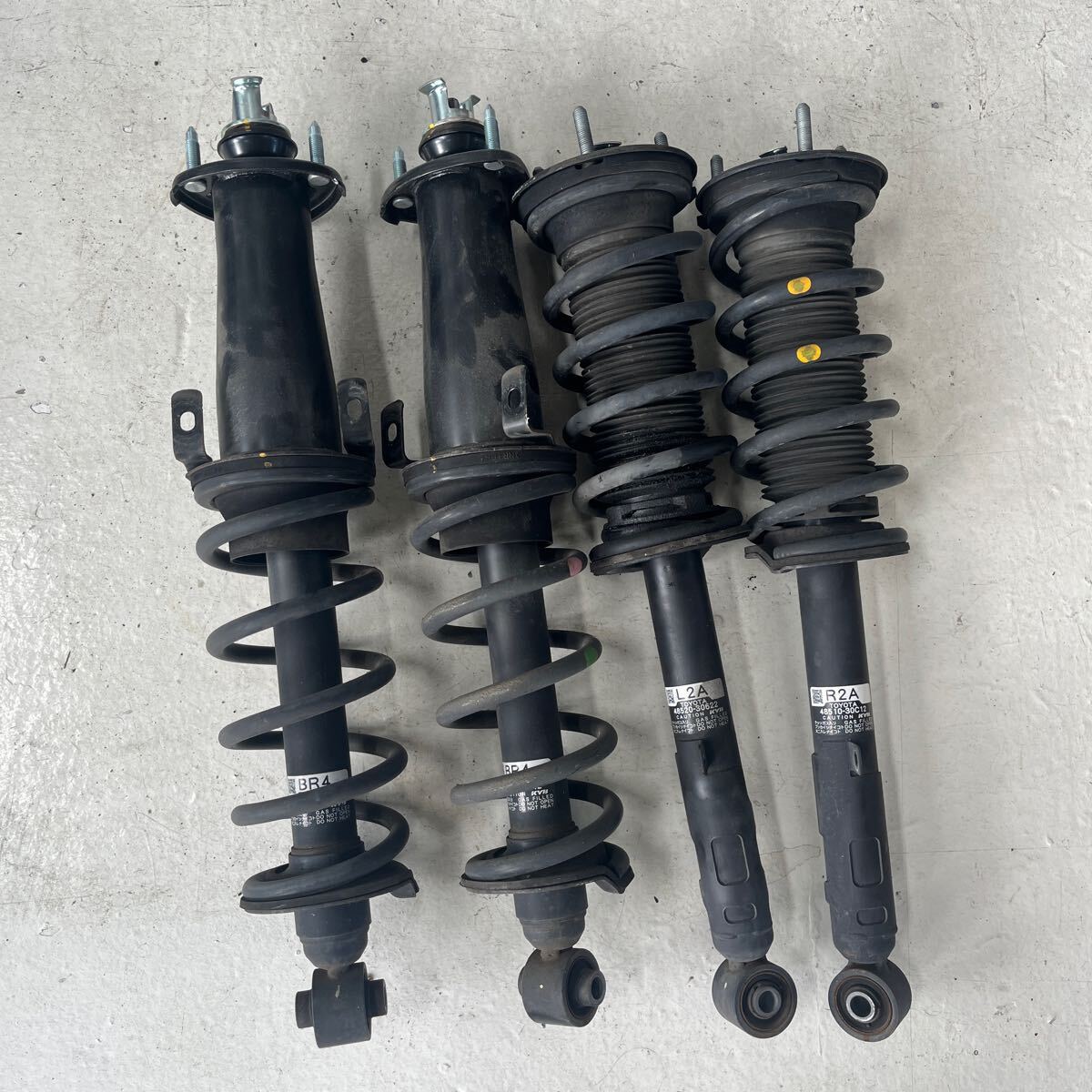 中古 トヨタ 純正 サスペンション クラウン 210 1台 48510-30C30 48520