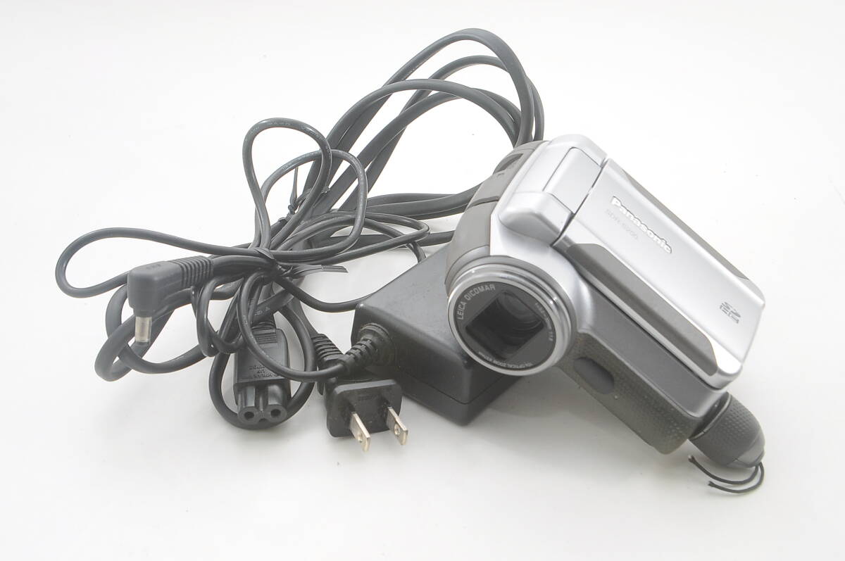 中古】パナソニック SDビデオカメラ(シルバー) SDR-S200-S Panasonic