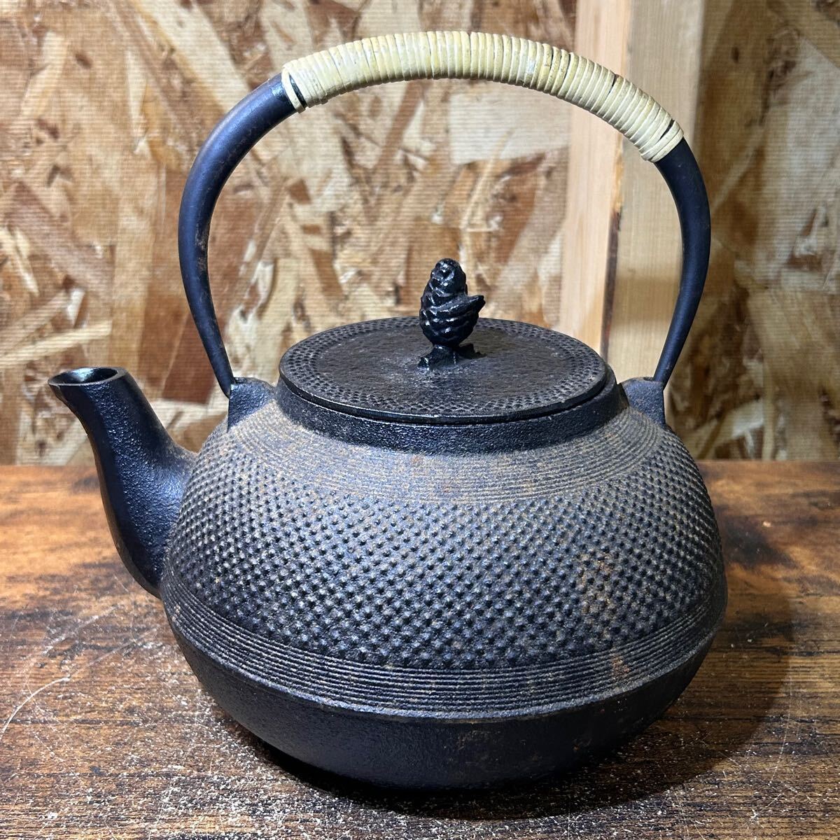 鉄瓶 芦屋龍 定秀 作 捕まえよ 雨龍紋 弦と口に銀？ 茶道具 煎茶