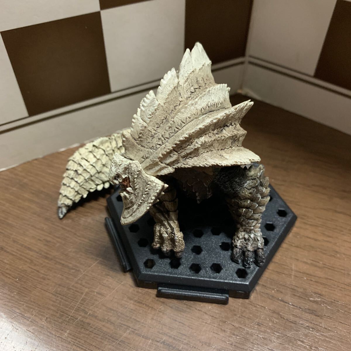 新品】新品【崩竜ウカムルバス QuesQ（キューズQ）】の落札情報