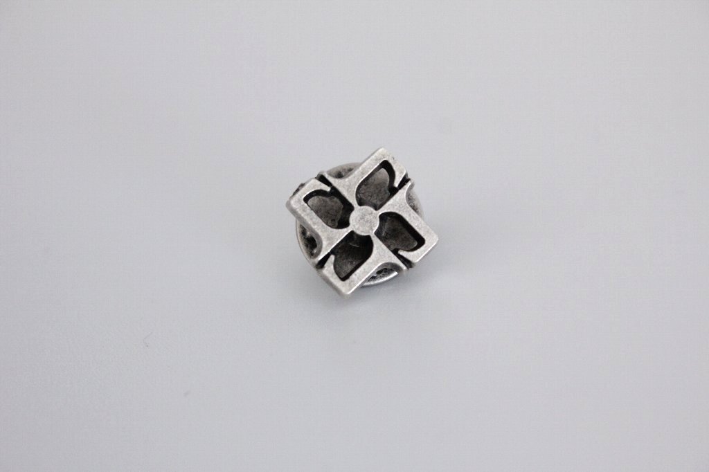 イザイア　ブートニエール　 ピンバッジ イザイアブートニエール ピンバッジ