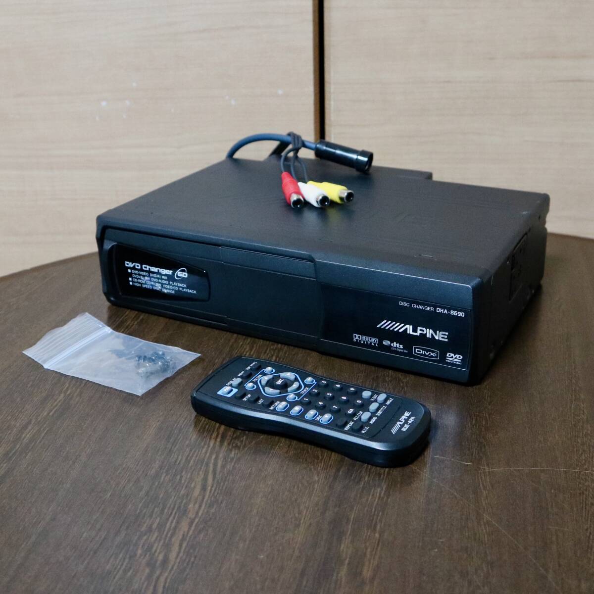 アルパイン　DVDチェンジャー　DHA-S690　リモコン付き Alpine DHA-S690 6 Disc DVD CD Changer Media Player J195 with