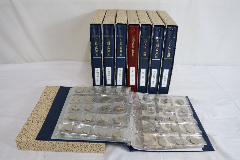 【1P427】1円スタート 外国硬貨 貨幣 金貨 銀貨 コレクションアルバム 8冊まとめ アメリカ フランス イタリア アジア他 総重量約15㎏ 現状の1番目の画像