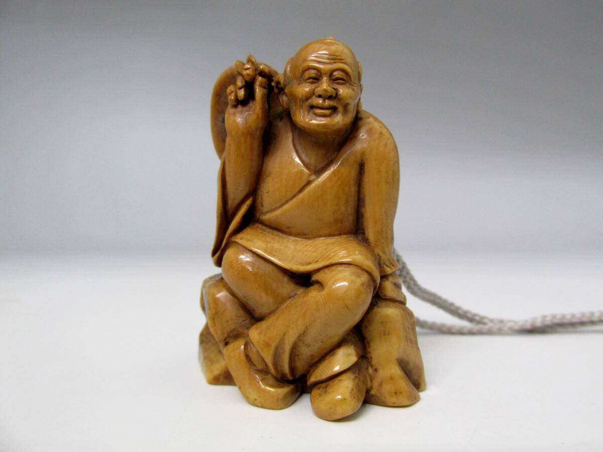 根付 Netsuke 提げ物 天然素材 微細彫刻 象牙風 マンモス マッコウ