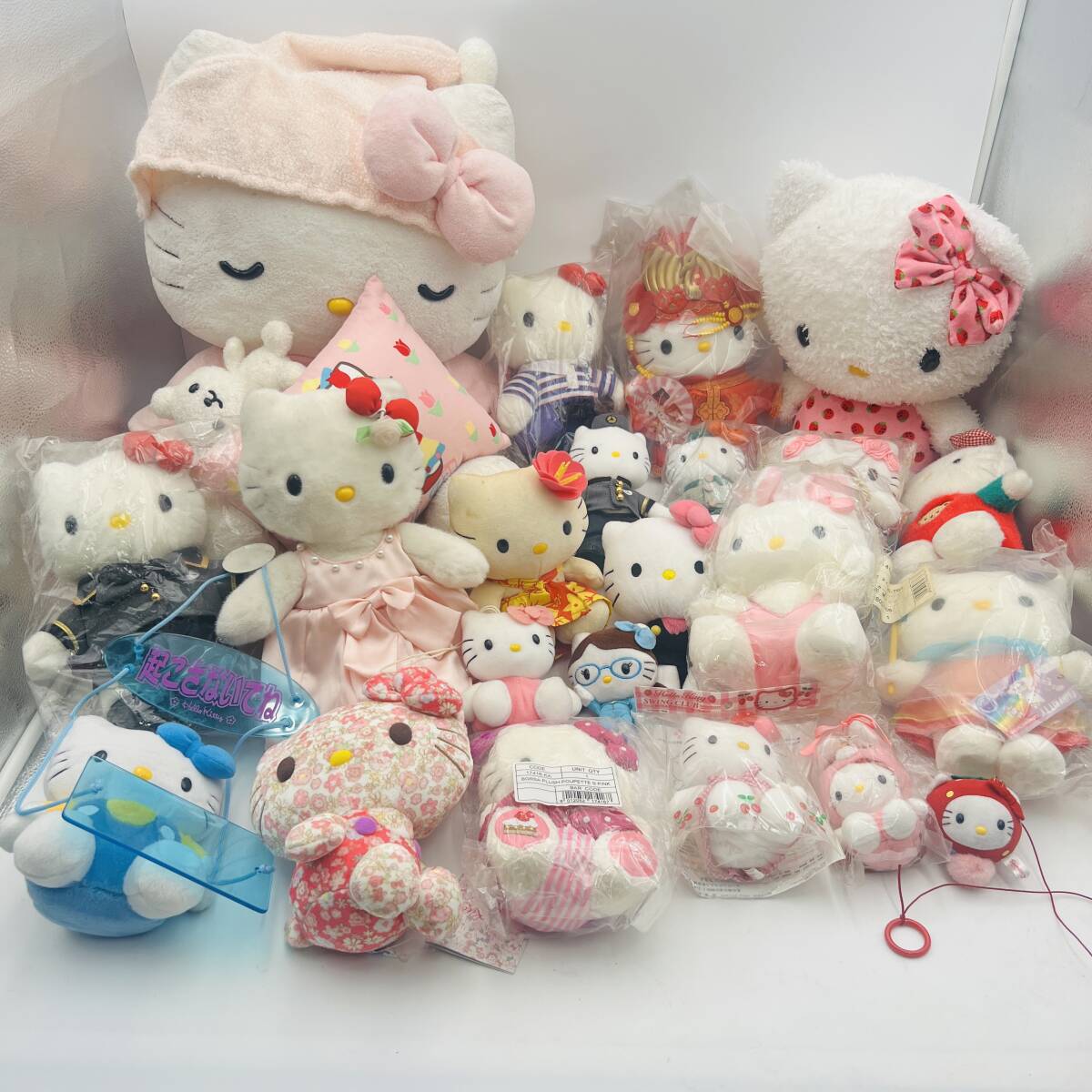 新品】キティ 赤いべべ着たかわいい 金魚 根付 2003 ご当地 夏 Hello