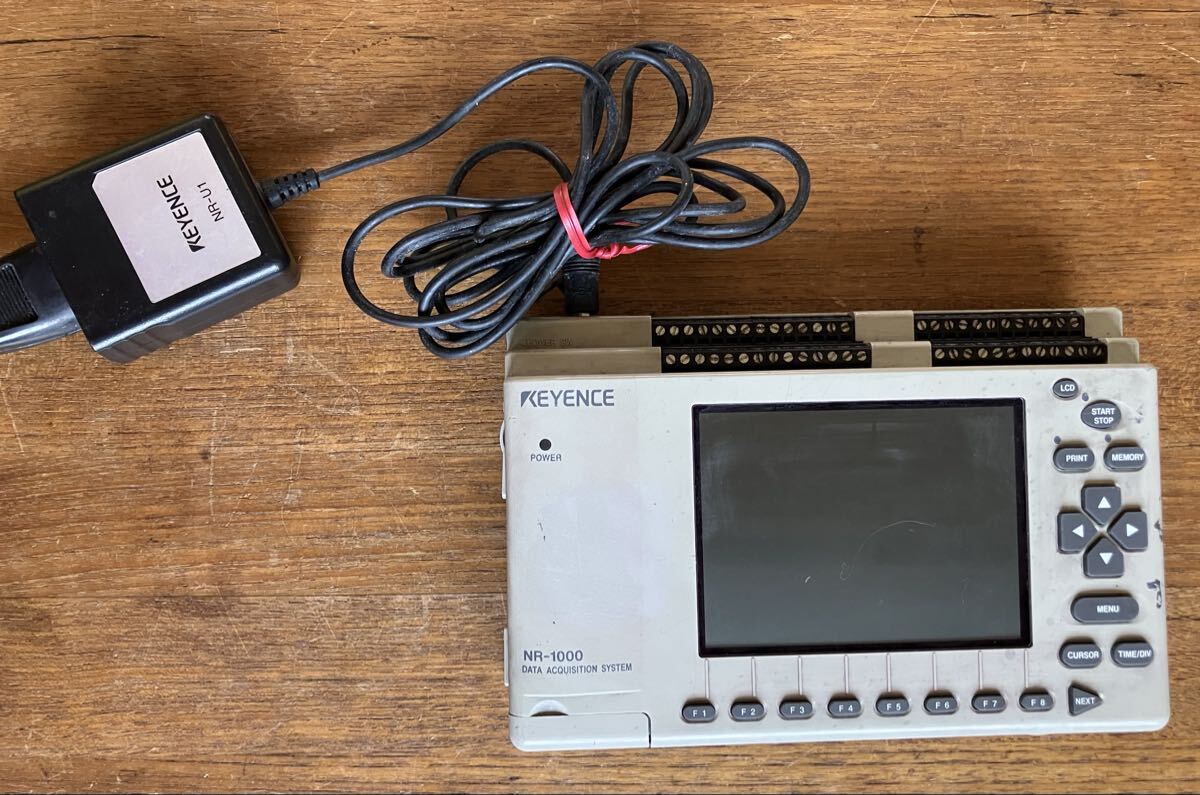 キーエンス製タッチ型ペーパーレスレコーダー5型パネルタイプTR-W500